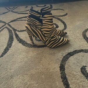 Sam Edelman Zebra Print Fiona nude Ankle Boots size 8.5 real dyed cow fur